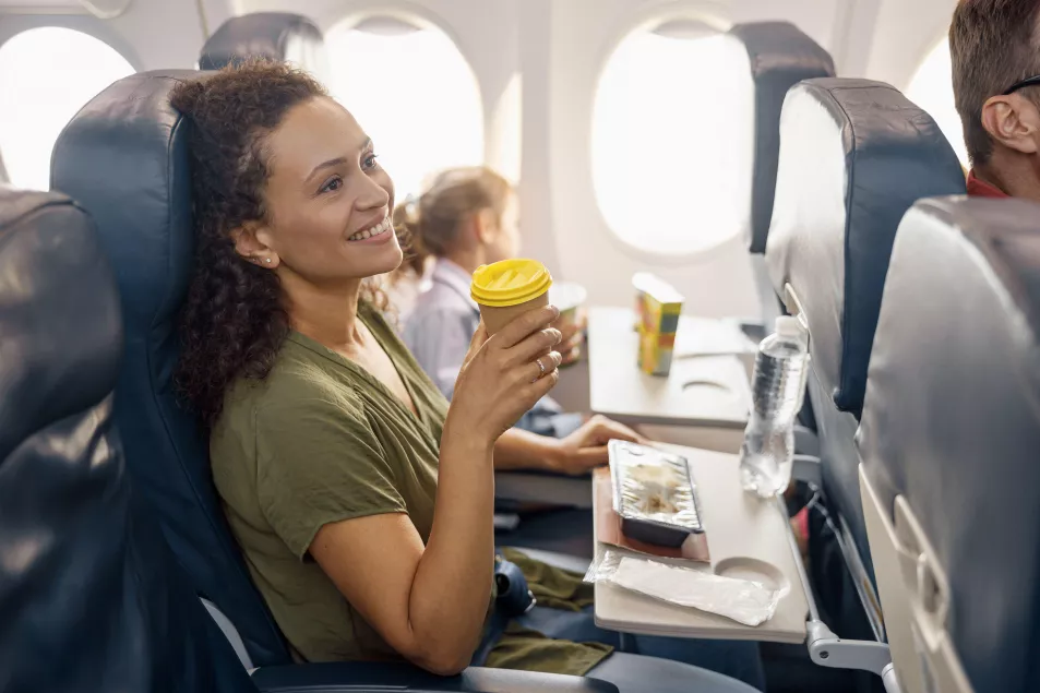 Los viajeros frecuentes comparten sus mejores trucos para viajar en avión