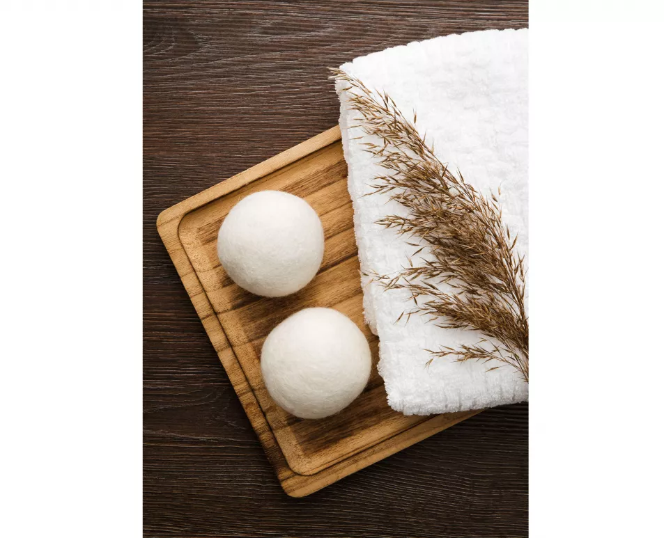 Natural wool dryer balls for the tumble dryer