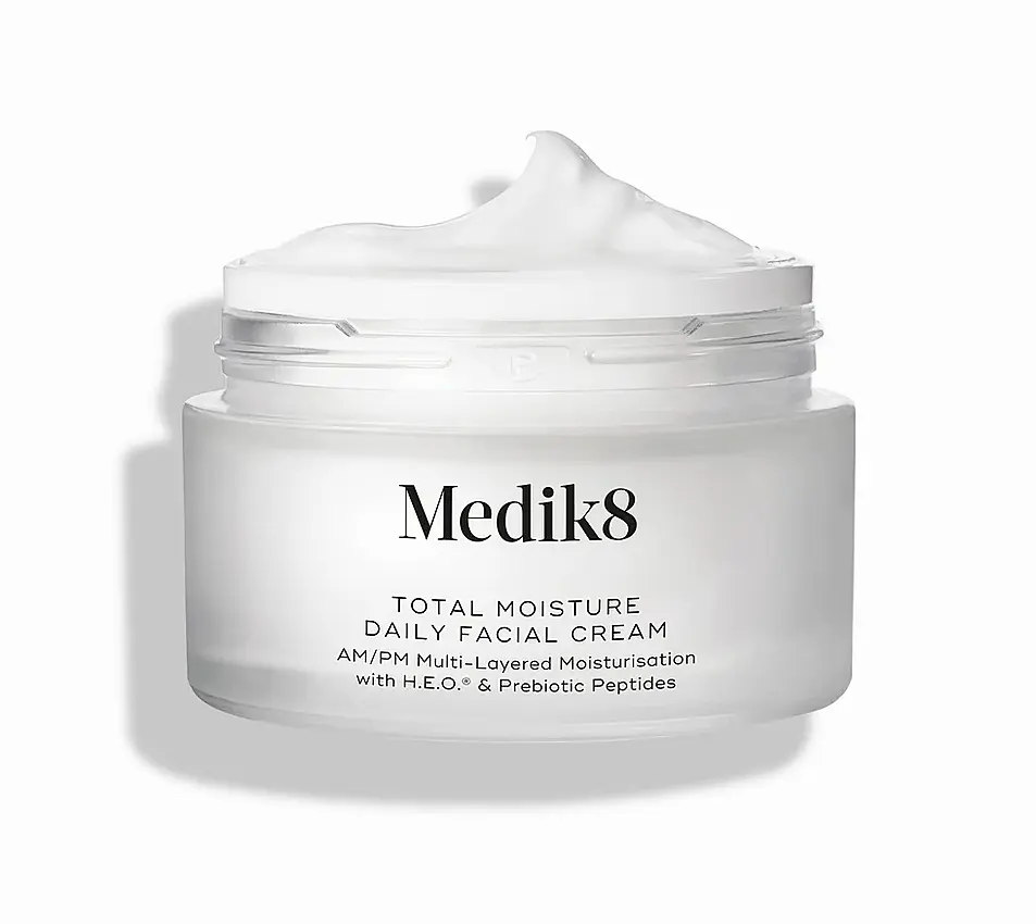 Daily moisturiser with occlusives, emollients and humectants