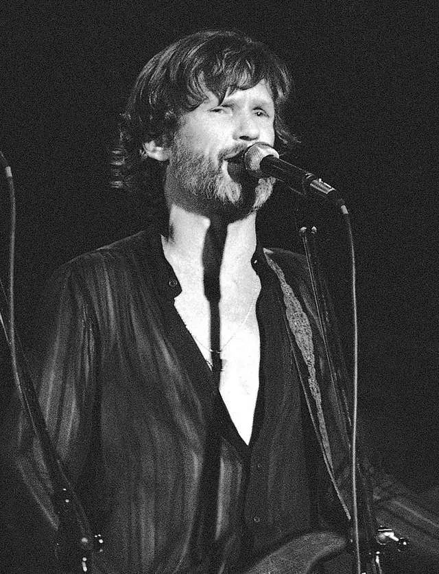 Kris Kristofferson on stage in August 1973