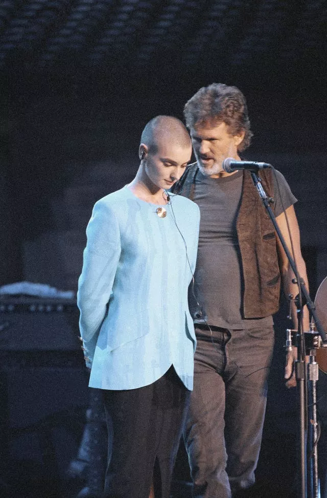 Kris Kristofferson comforts Sinead O’Connor after she was booed off stage Ron 