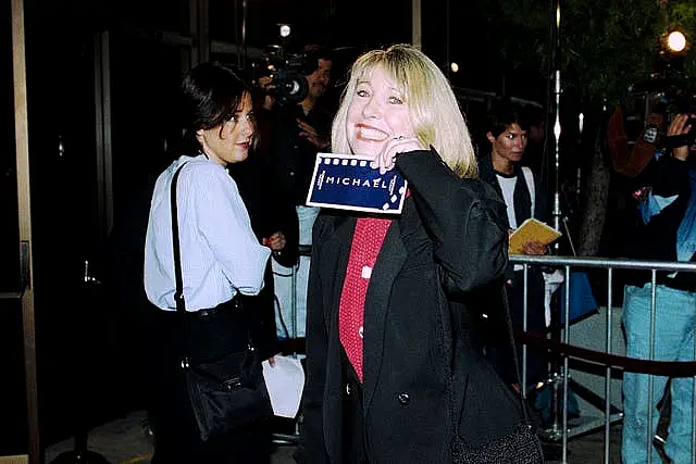 Actress Teri Garr shows off her ticket at the premiere of Michael in 1996 in Beverly Hills, California