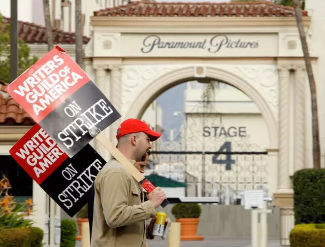 Striking film and television writers picket outside Paramount Studios in 2008 
