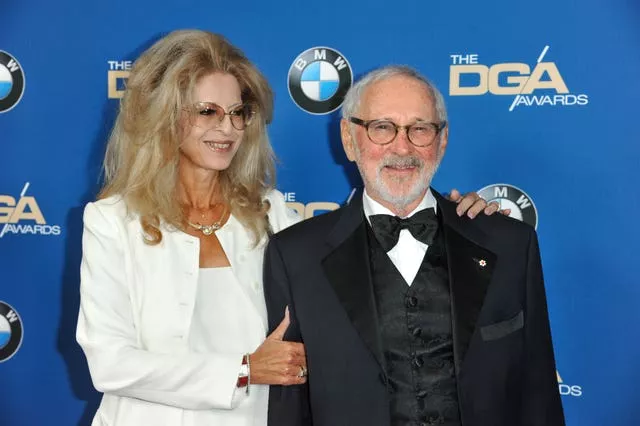 Lynne St David, à esquerda, e Norman Jewison chegam ao 66º Jantar Anual do DGA Awards em Los Angeles em 2014