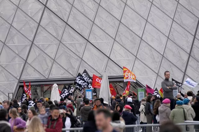 Louvre protest