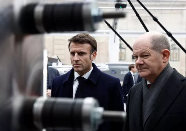 French president Emmanuel Macron, left, and German chancellor Olaf Scholz 