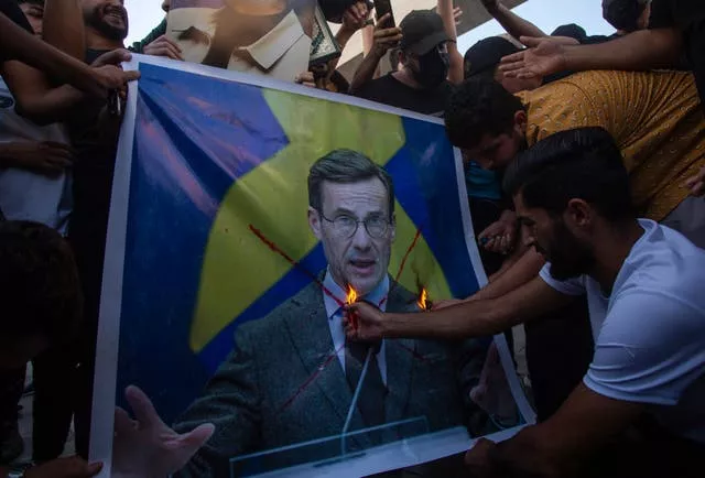 Iraqis burn Swedish PM's image
