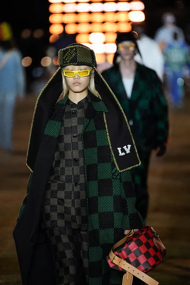 Beyoncé and Zendaya Have an Ultra Glam Moment in the Front Row at the Louis  Vuitton Show