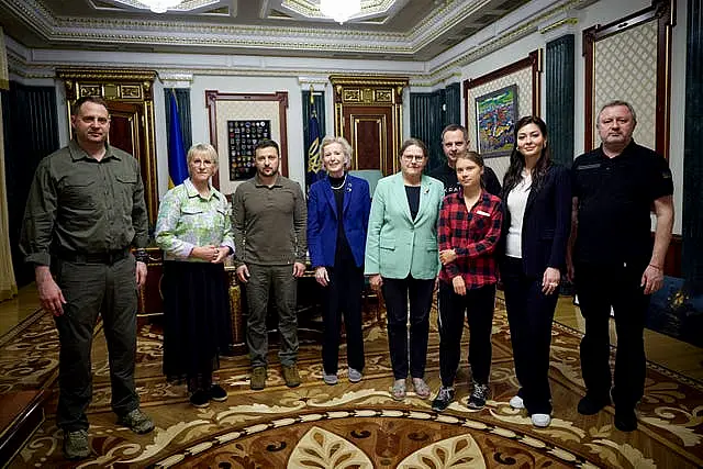 Volodymyr Zelensky with members of the working group 