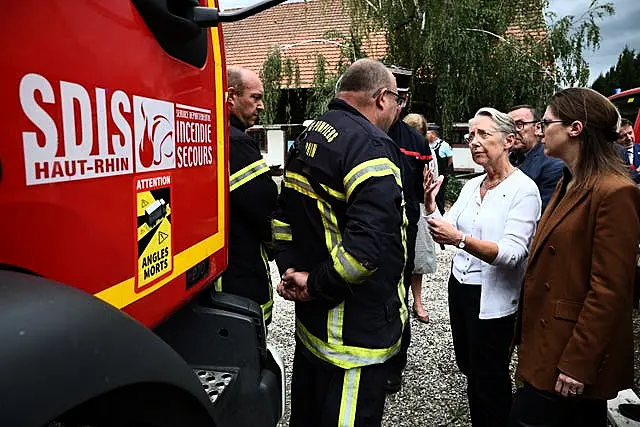 Firefighters who took part in the rescue operation speaking with French prime minister Elisabeth Borne