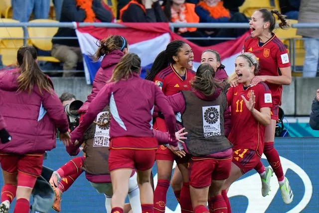 Spain celebrate Salma Paralluelo's winner against the Netherlands