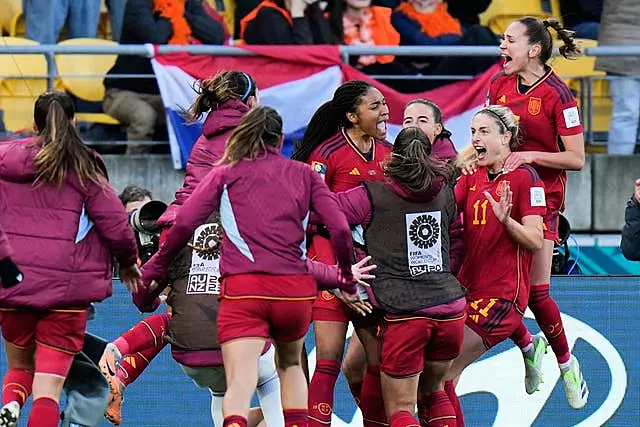 Spain celebrate Salma Paralluelo's winner against the Netherlands