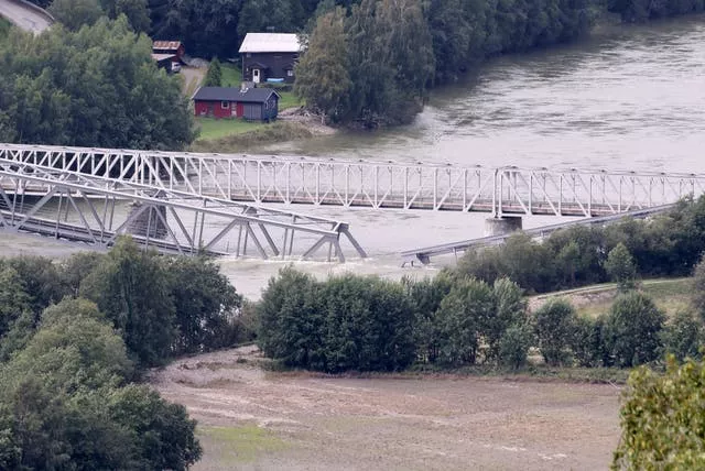 A section of a railway bridge collapsed into the water over the Laagen River in Ringebu, Norway