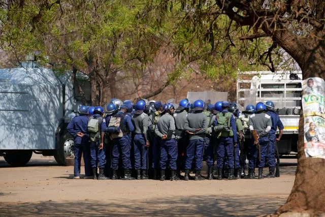 Policiais do Zimbábue