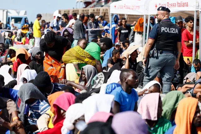 Migrantes na ilha de Lampedusa