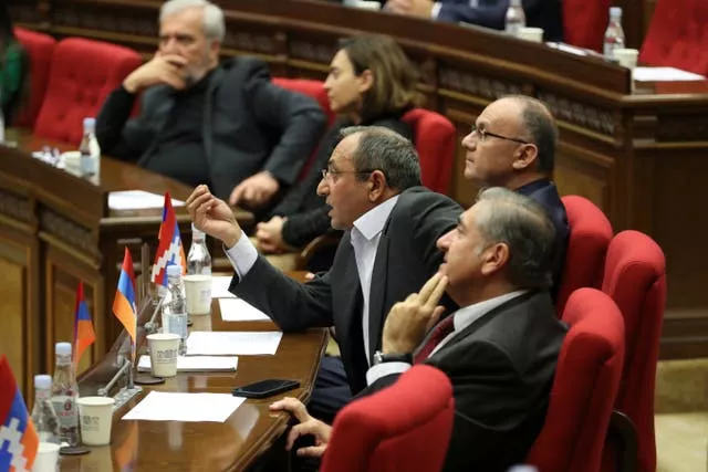 Políticos armênios no parlamento do país