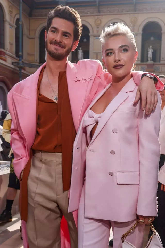 Andrew Garfield (L) and Florence Pugh