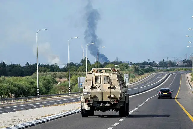 Israeli soldiers head south near Ashkelon