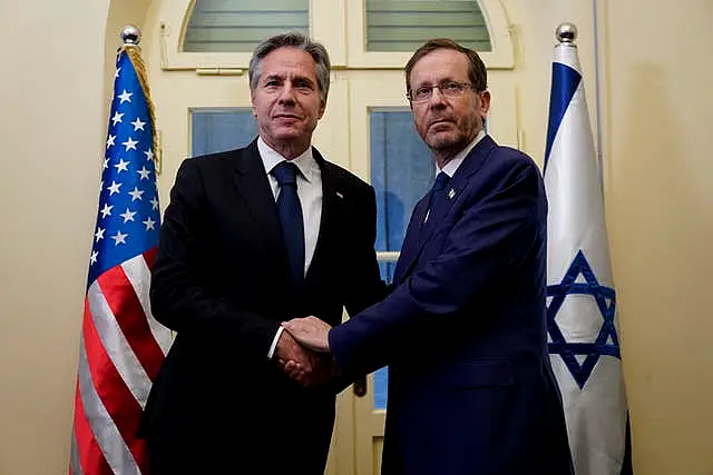 Antony Blinken shakes hands with Isaac Herzog