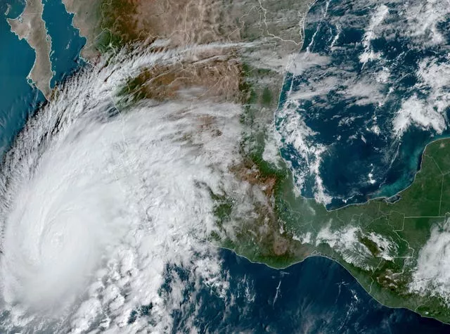 Uma imagem de satélite mostrando o furacão Norma se aproximando do extremo sul da península da Baixa Califórnia, na costa do Pacífico do México 