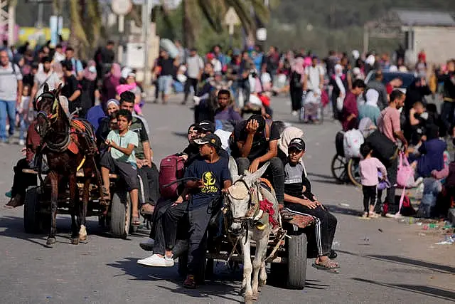 Palestinians flee to the southern Gaza Strip 