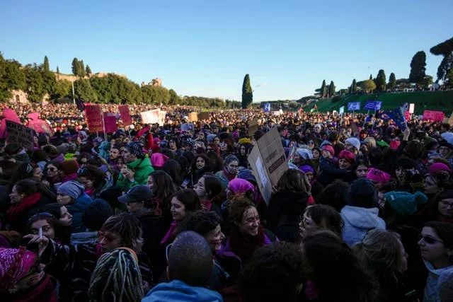 Demonstrações de violência feminina na Itália