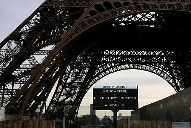 A board warns about a strike at the Eiffel Tower in Paris 