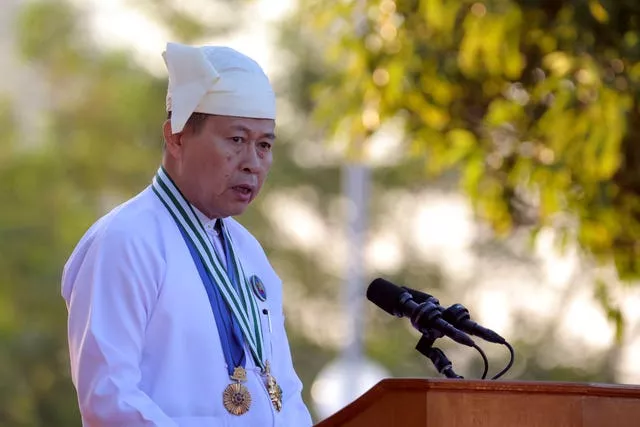 O vice-presidente do Conselho de Administração Estatal de Mianmar, vice-general Soe Win, fala durante uma cerimônia que marca o 76º aniversário do Dia da Independência de Mianmar em Naypyitaw, Mianmar