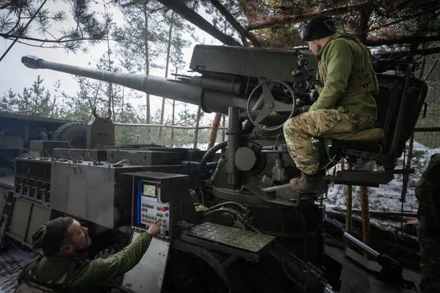 Russia UkrUkrainian servicemen fire a self-propelled howitzer towards Russian positions near Bakhmut, Ukraineaine War