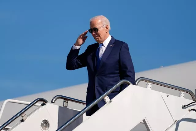 Presidente Joe Biden embarcando no Força Aérea Um