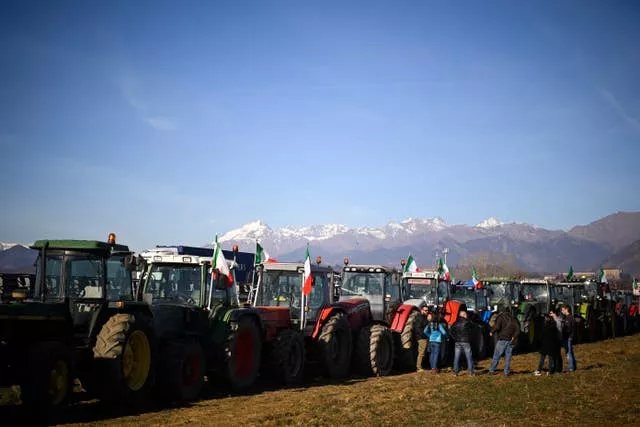 Agricultores italianos protestam contra as políticas agrícolas da UE