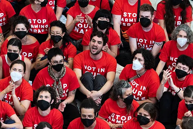 Police use pepper spray as protesters march on Capitol ahead of Netanyahu speech