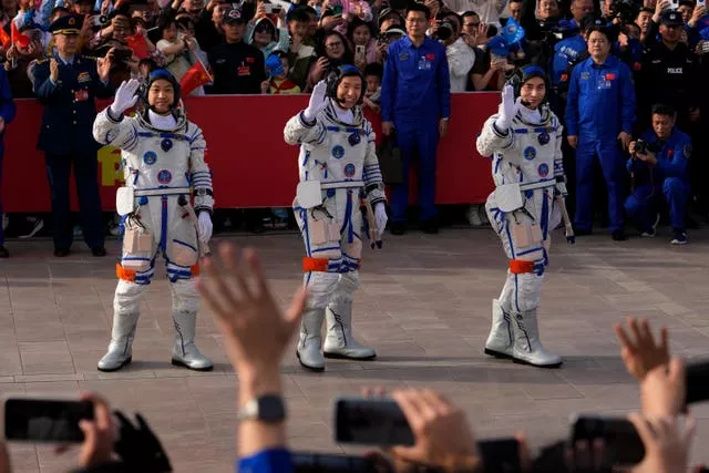Os astronautas chineses para a missão Shenzhou-18