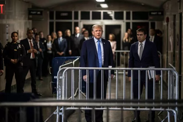 O ex-presidente dos EUA Donald Trump chega ao Tribunal Criminal de Manhattan antes de seu julgamento em Nova York