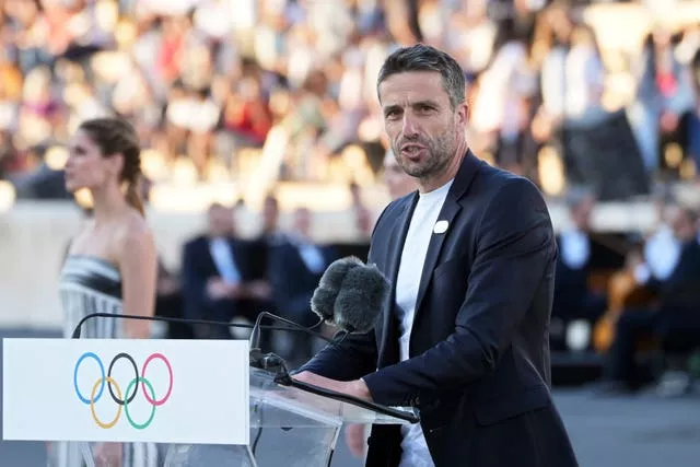 Tony Estanguet, presidente do Paris 2024, faz um discurso durante a cerimônia de entrega da chama olímpica no estádio Panatenaico, em Atenas