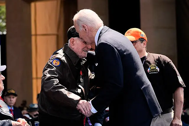  Joe Biden speaks with Second World War veteran Bob Pedigo