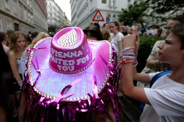 A fan in a purple hat