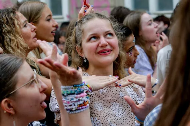 Swifties gather and sing in the city centre 