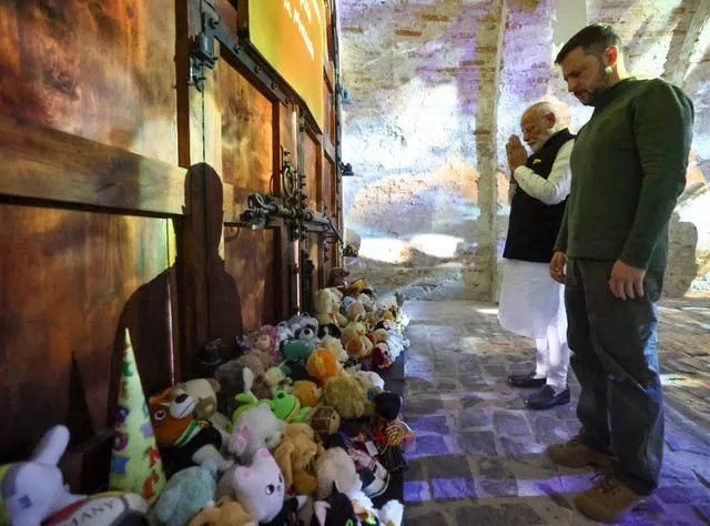 Narendra Modi and Volodymyr Zelensky at the memorial