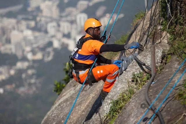 Brazil Trash Collector Climbers