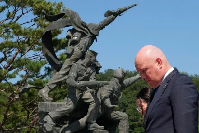 Christopher Luxon at the National Cemetery in Seoul