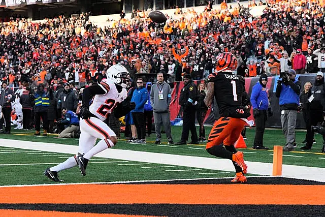 Ja'Marr Chase catches a touchdown pass 