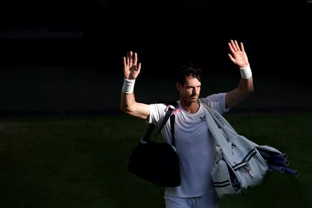Andy Murray waves goodbye to Centre Court