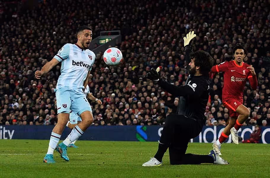 West Ham missed numerous chances