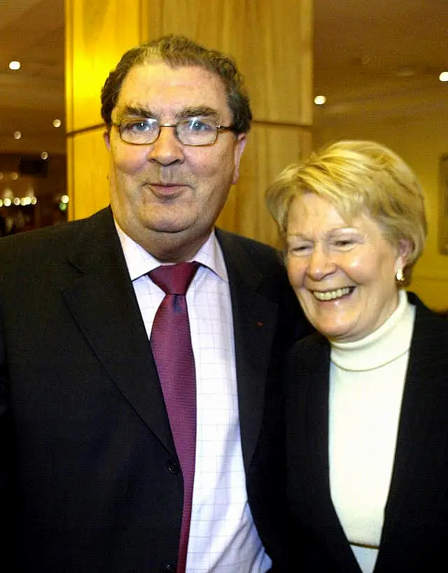 John Hume announces retirement