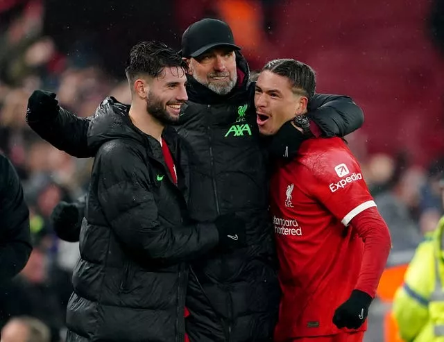 Liverpool manager Jurgen Klopp (centre) celebrates with Dominik Szoboszlai (left) and Darwin Nunez (right)
