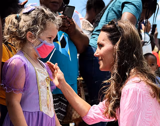 Kate meets a girl dressed as a princess