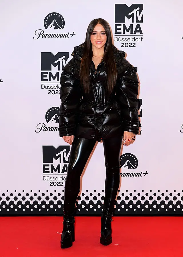 Taylor Swift at 2022 MTV EMAs: Red Carpet and Ceremony Photos