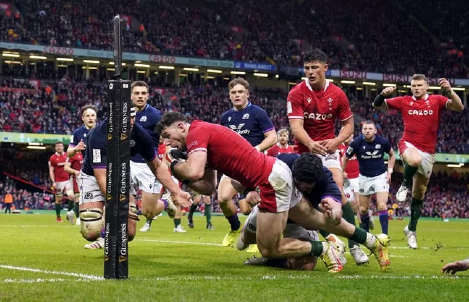 Alex Cuthbert is prevented from touching down in the corner 