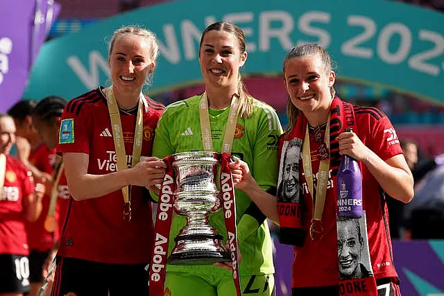 Mary Earps (centre) celebrates winning the FA Cup